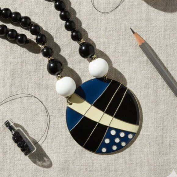VINTAGE Black beaded necklace enamel pendant EUC Jewelry 20" - Picture 1 of 8
